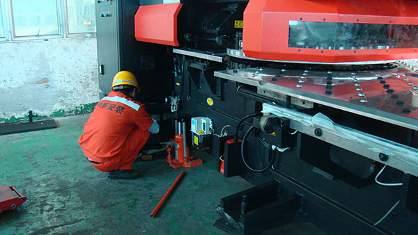 下雨天，無錫設(shè)備搬運該怎樣進行操作？