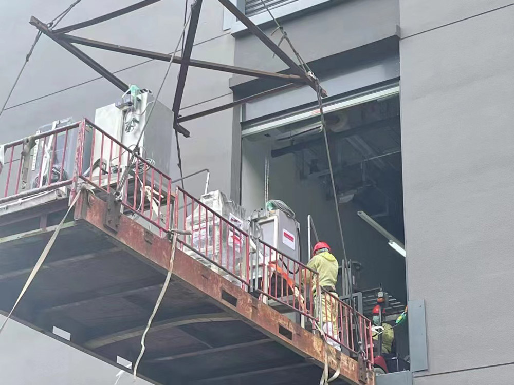 二樓平臺無塵室吊裝作業